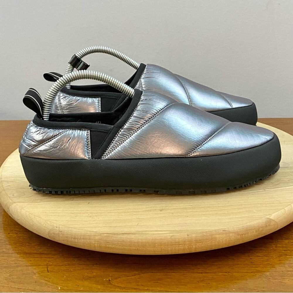 P448 Laby Textile Slippers Women's Sz 40, 9.5 US Silver Quilted Leopard Comfy